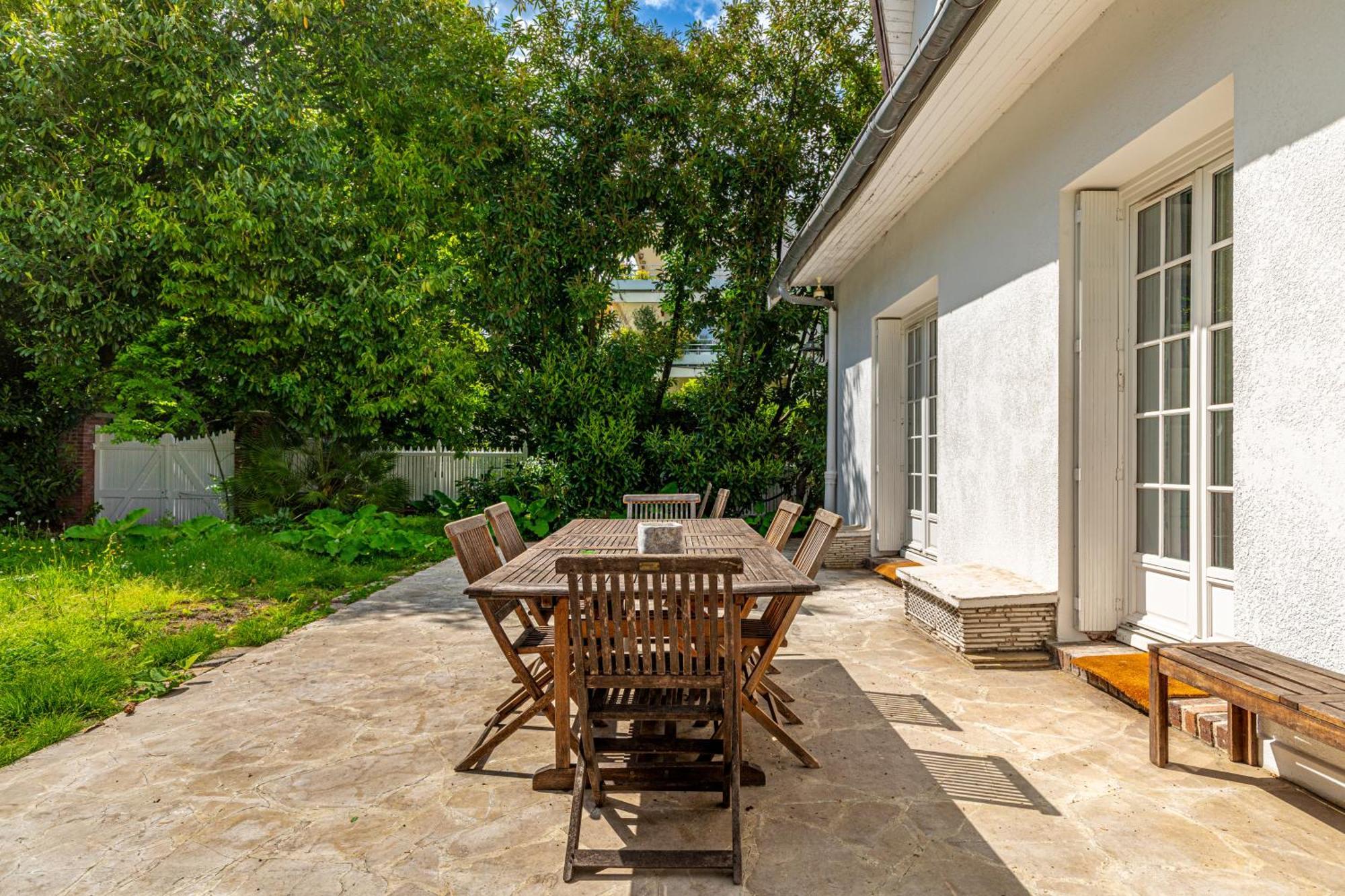 Grand & Classy Apartment With Private Garden, Villa Des Ammonites 뫼동 외부 사진